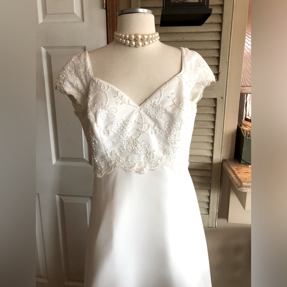 EDÉN BRIDAL BEAUTIFUL WEDDING DRESS size 16 (looks like it could be size 14) - Picture 5 of 11